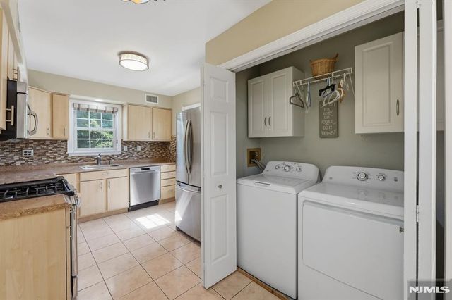 81 Hudson Avenue, Ridgefield Park, NJ 07660