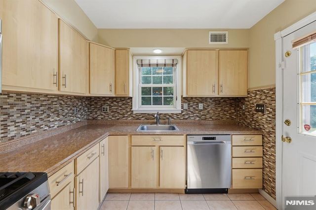 81 Hudson Avenue, Ridgefield Park, NJ 07660