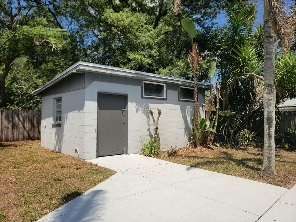 Image 22 of property listing at 1707 LOCKWOOD AVENUE, Orlando, FL 32812