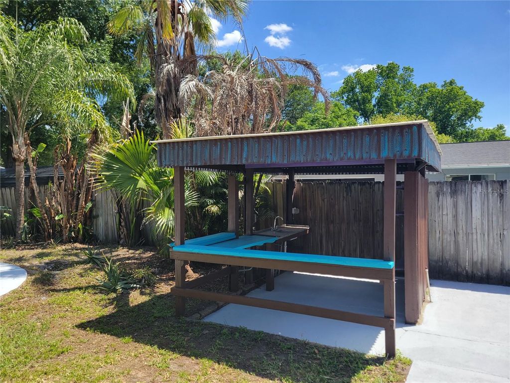 Image 10 of property listing at 1707 LOCKWOOD AVENUE, Orlando, FL 32812