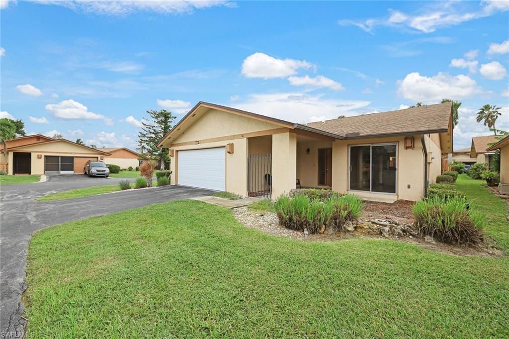 6474 Royal Woods DR, Fort Myers, FL 33908