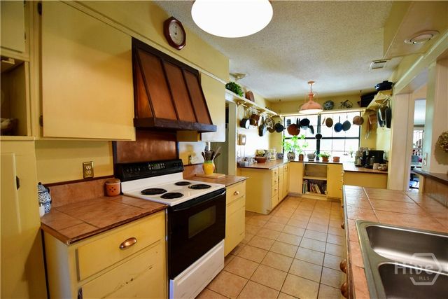 1317 Pine Ridge Drive, Savannah, GA 31406