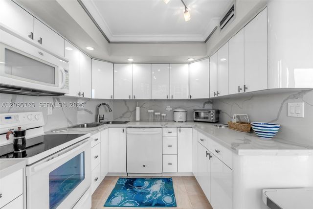 6423 Collins Ave 901, Miami Beach, FL 33141