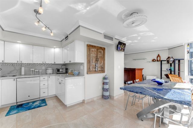 6423 Collins Ave 901, Miami Beach, FL 33141