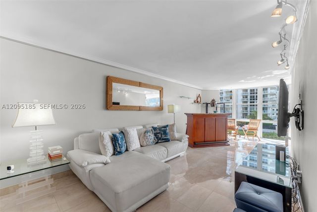 6423 Collins Ave 901, Miami Beach, FL 33141