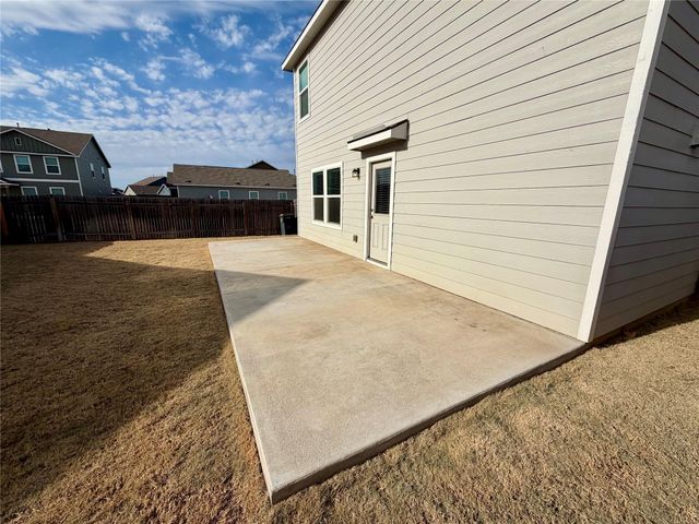 512 Gabbro GDNS, Maxwell, TX 78656