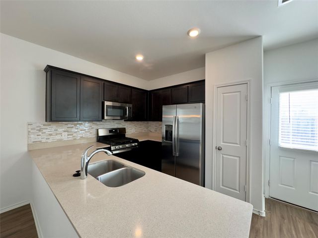 512 Gabbro GDNS, Maxwell, TX 78656