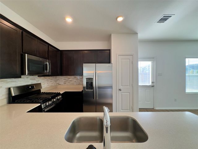 512 Gabbro GDNS, Maxwell, TX 78656