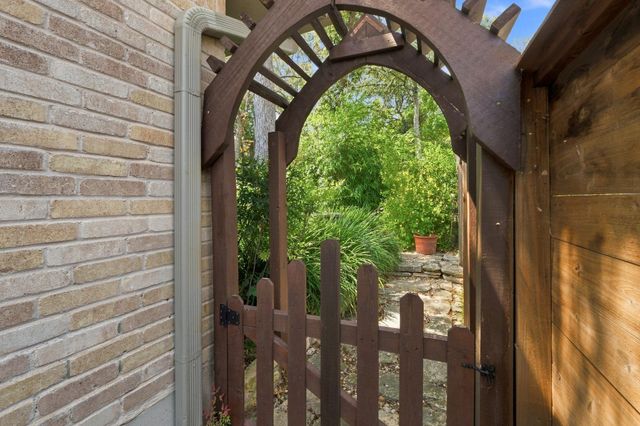1904 Stoneridge RD, Austin, TX 78746