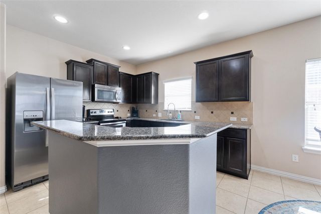 136 Wallin Farms DR, Hutto, TX 78634