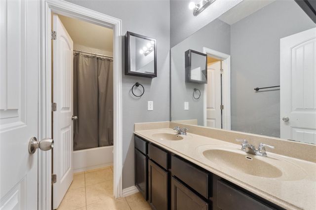 136 Wallin Farms DR, Hutto, TX 78634