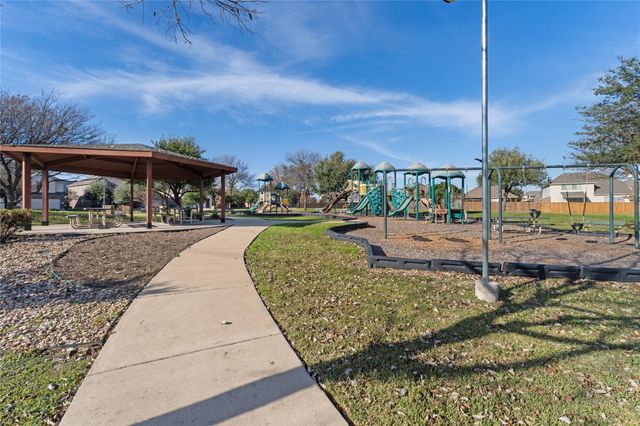 136 Wallin Farms DR, Hutto, TX 78634