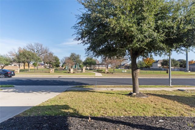 136 Wallin Farms DR, Hutto, TX 78634