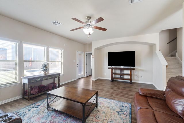 136 Wallin Farms DR, Hutto, TX 78634