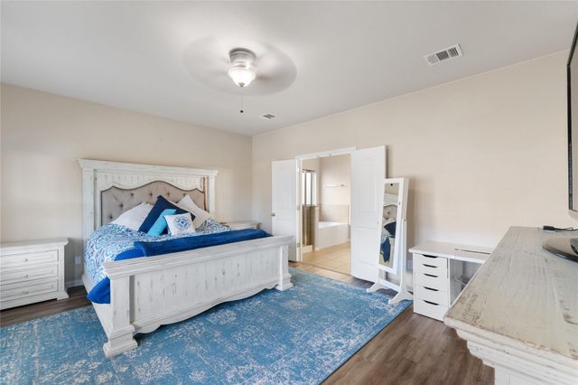 136 Wallin Farms DR, Hutto, TX 78634