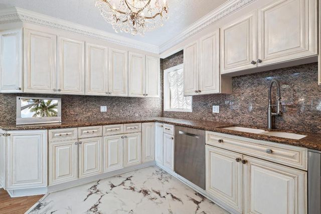 2170 Ibis Isle Road 8, Palm Beach, FL 33480