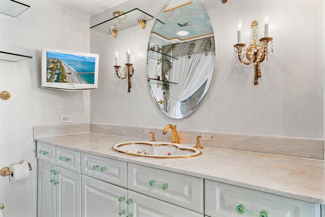 2170 Ibis Isle Road 8, Palm Beach, FL 33480