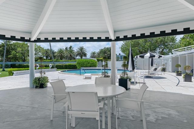 2170 Ibis Isle Road 8, Palm Beach, FL 33480