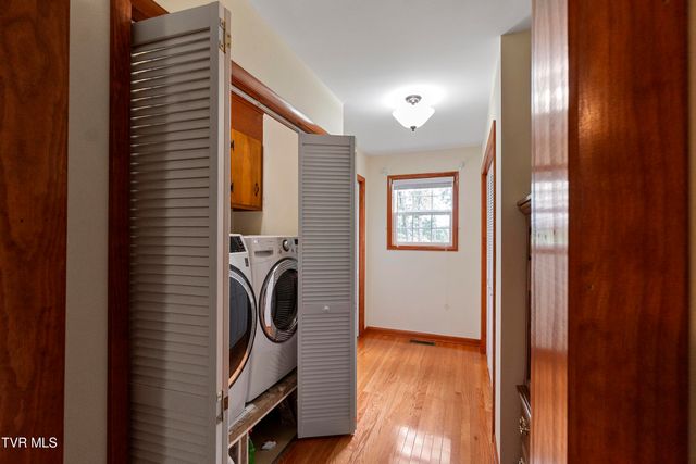 126 Poplar Hill Drive, Johnson City, TN 37604