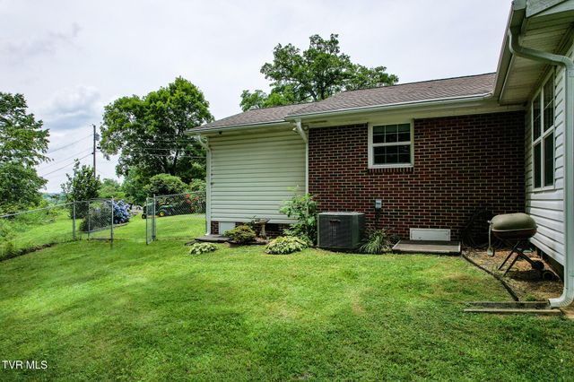 126 Poplar Hill Drive, Johnson City, TN 37604