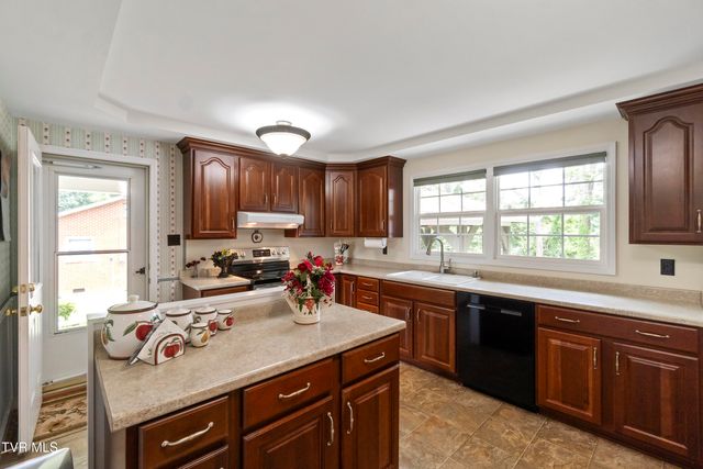 126 Poplar Hill Drive, Johnson City, TN 37604