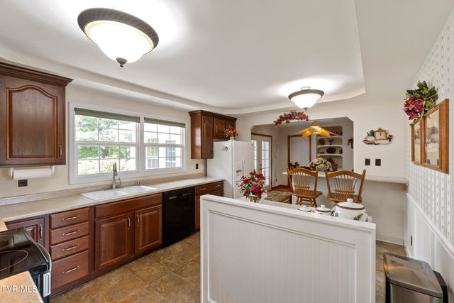 126 Poplar Hill Drive, Johnson City, TN 37604