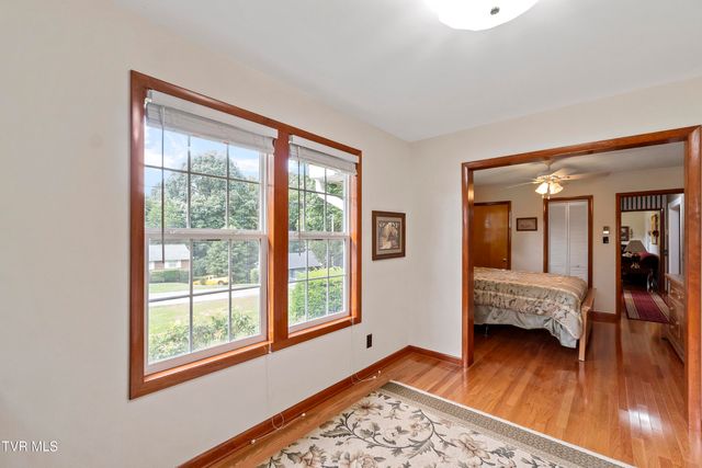 126 Poplar Hill Drive, Johnson City, TN 37604