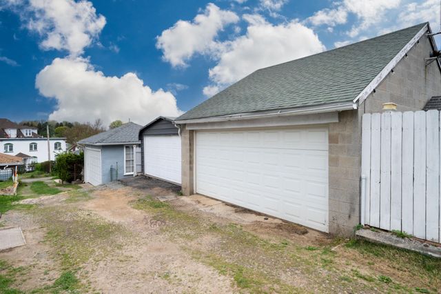 42 CRESTMONT ST, Reading, PA 19611
