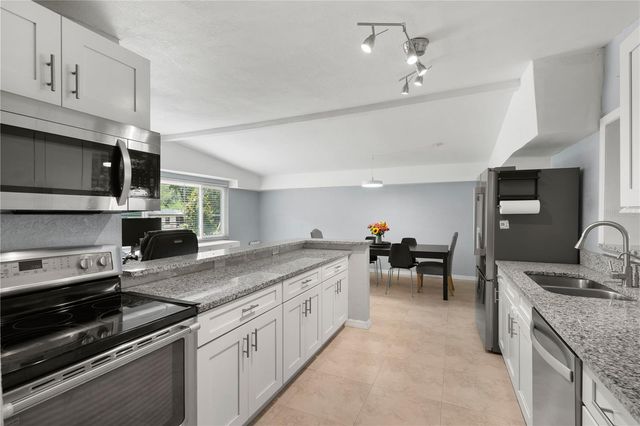 115 TEN OAK PLACE, Valrico, FL 33594