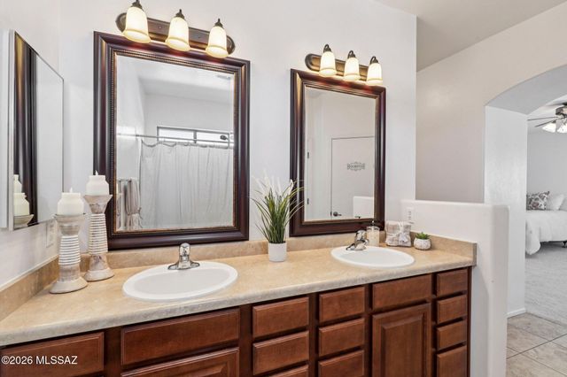 11372 W Smooth Pumice Street, Marana, AZ 85658