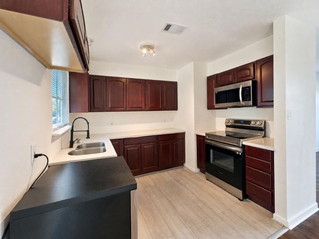 700 Pine Street, Hurst, TX 76053
