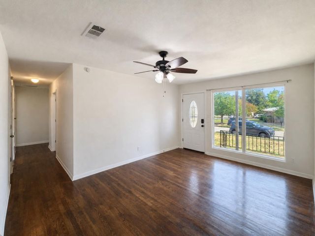 700 Pine Street, Hurst, TX 76053