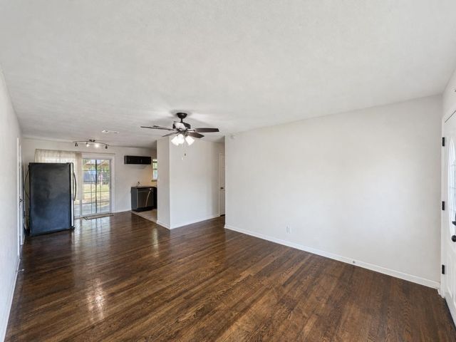700 Pine Street, Hurst, TX 76053
