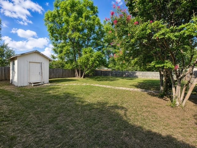 700 Pine Street, Hurst, TX 76053