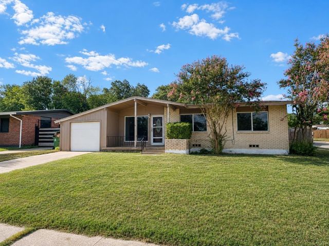 700 Pine Street, Hurst, TX 76053