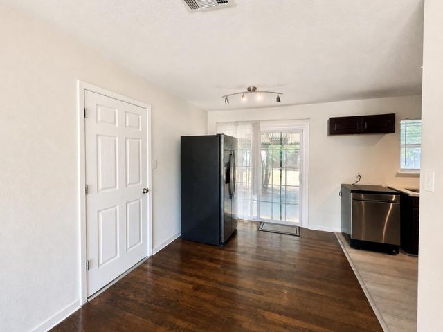 700 Pine Street, Hurst, TX 76053