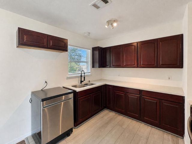 700 Pine Street, Hurst, TX 76053