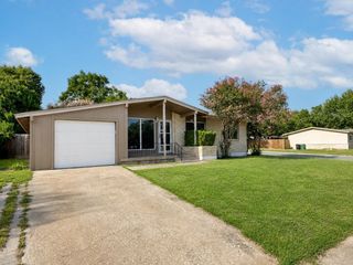 700 Pine Street, Hurst, TX 76053