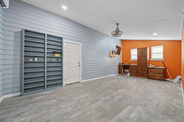 401 Crestview DR, Marble Falls, TX 78654
