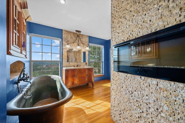 401 Crestview DR, Marble Falls, TX 78654