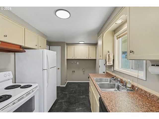 325 W N St, Springfield, OR 97477