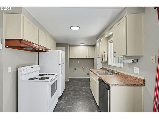 325 W N St, Springfield, OR 97477