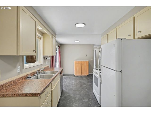 325 W N St, Springfield, OR 97477