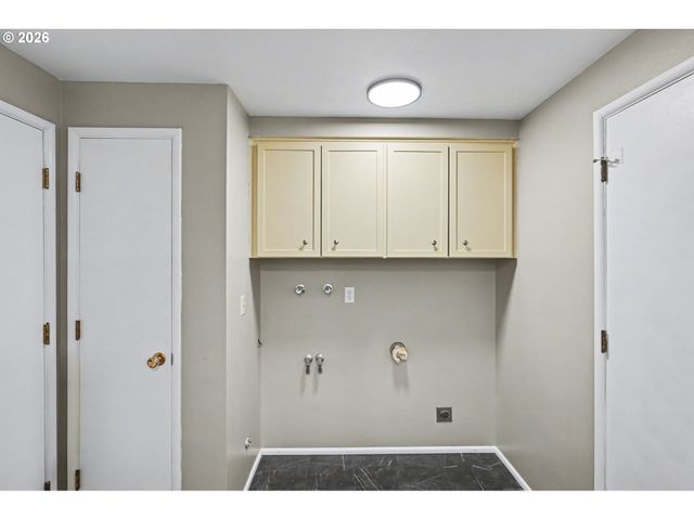 325 W N St, Springfield, OR 97477