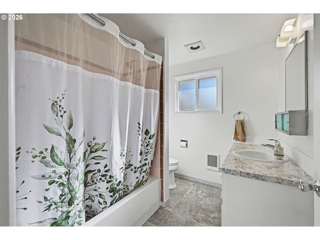 325 W N St, Springfield, OR 97477