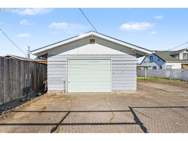 325 W N St, Springfield, OR 97477