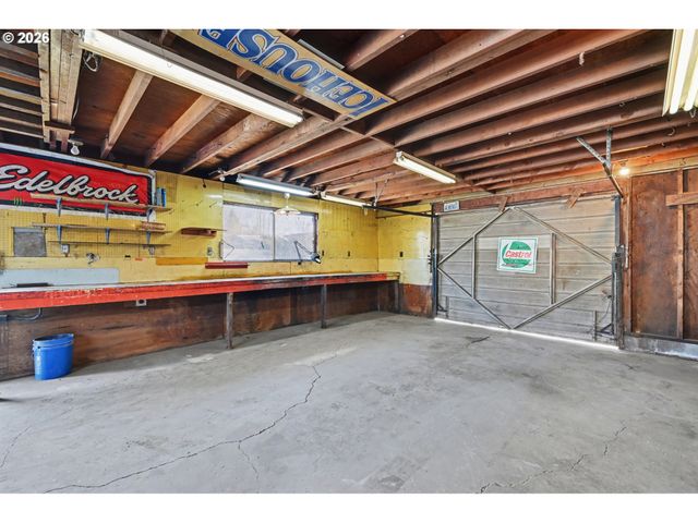 325 W N St, Springfield, OR 97477