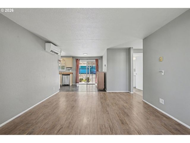 325 W N St, Springfield, OR 97477