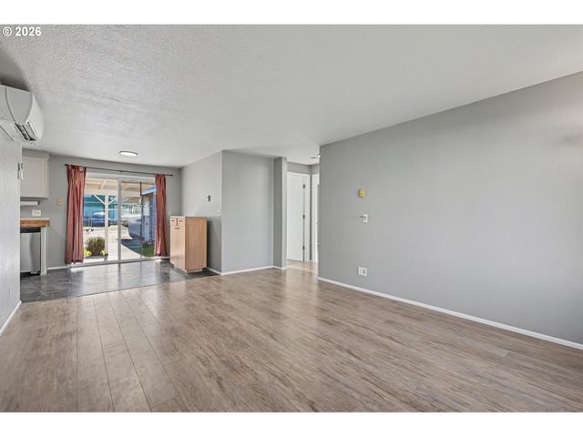 325 W N St, Springfield, OR 97477