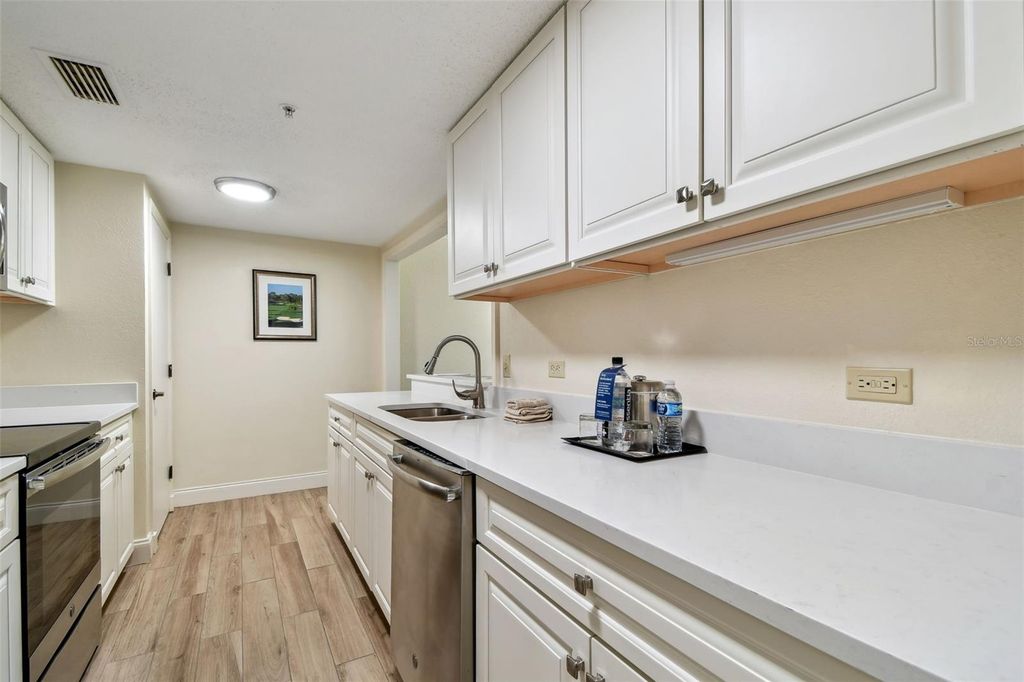 Image 13 of property listing at 36750 US 19 N 06211, Palm Harbor, FL 34684